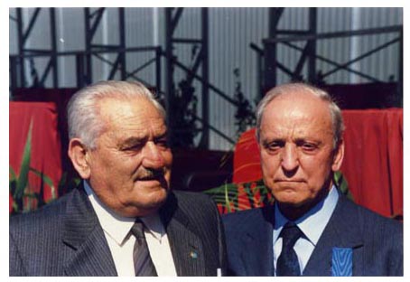 Oreste Del Bianco con Martino Aichner ( alla sua destra ) il giorno in cui  stata concessa la Medaglia d'Argento al Valor Militare